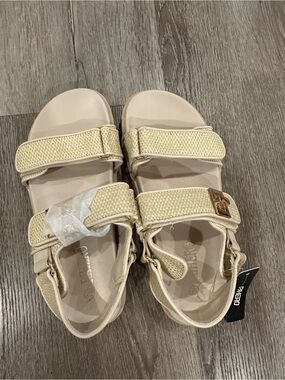 Rihero Women's Comfortable Flat Sandals with Adjustable Back Strap